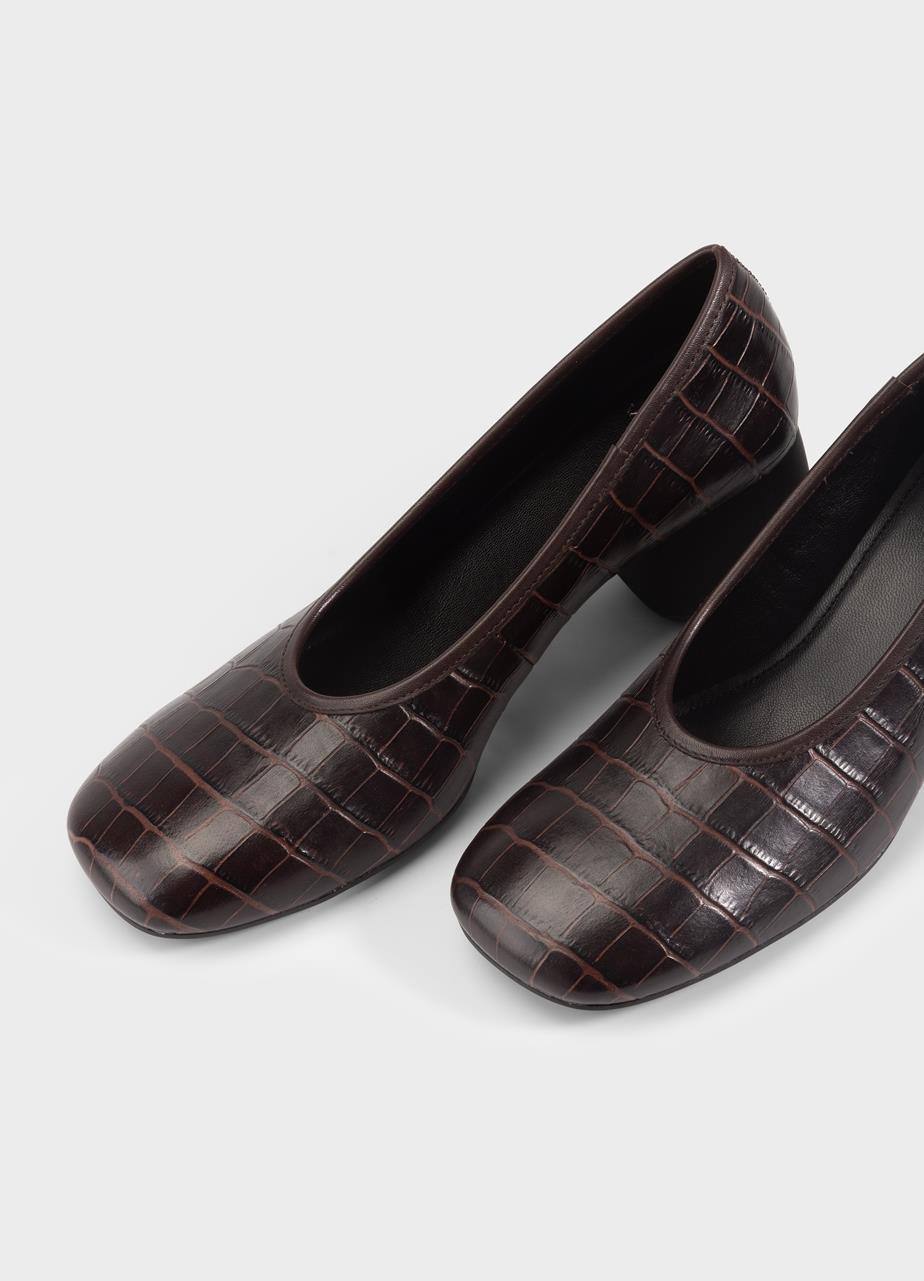 Livia pumps Brown embossed leather
