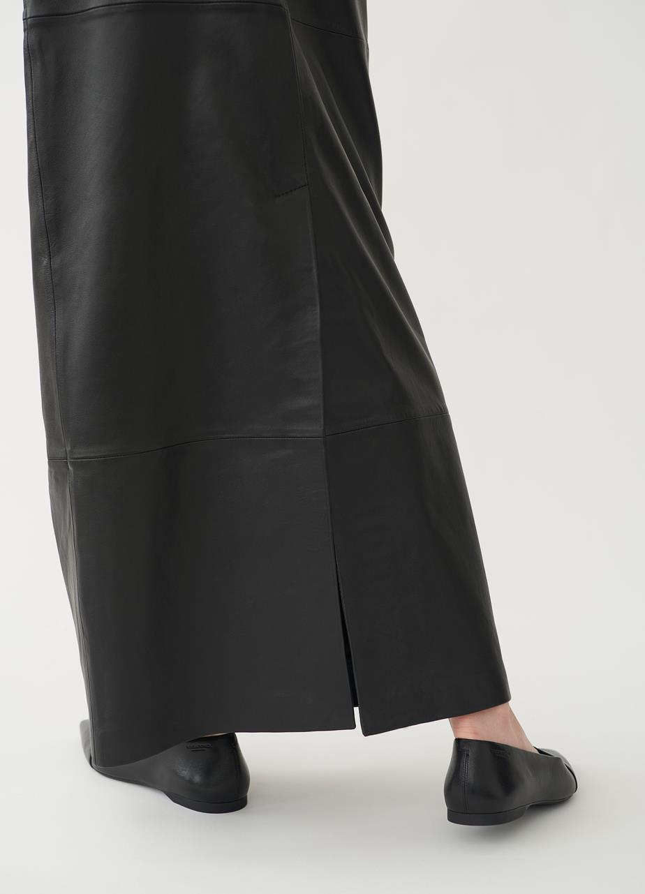 The maxi skirt Black leather