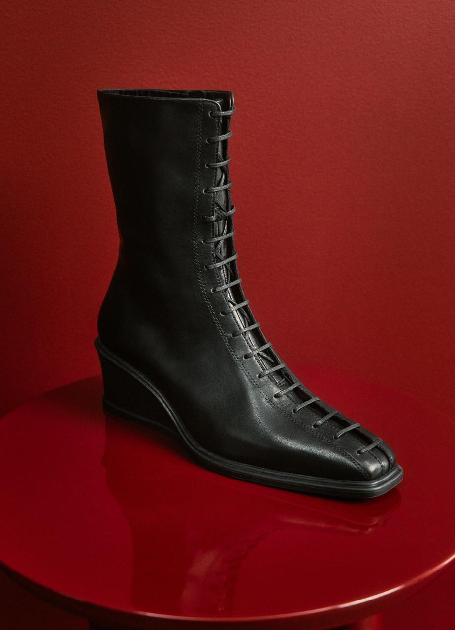 Aino boots Black leather
